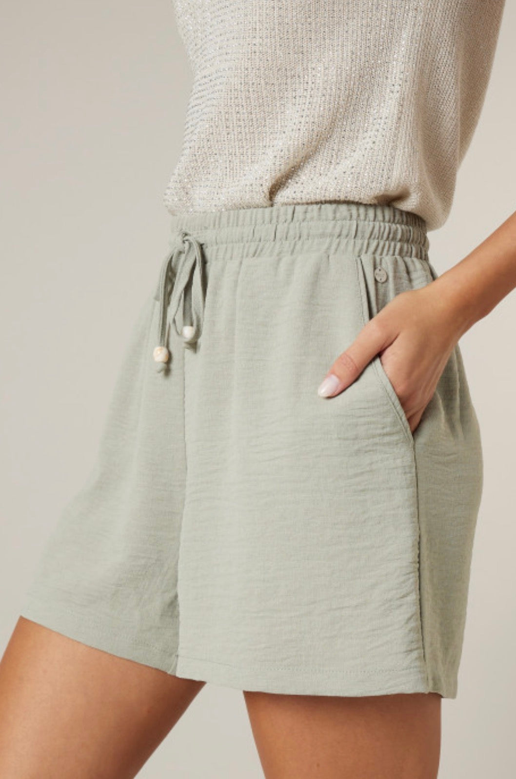 Short ample tilleul