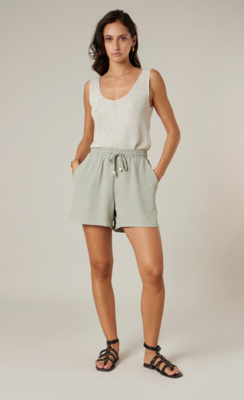Short ample tilleul